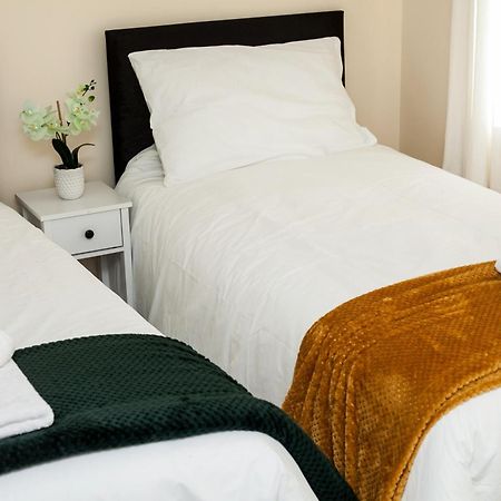 Avril Warwickshire Home Stay Нанитон Экстерьер фото