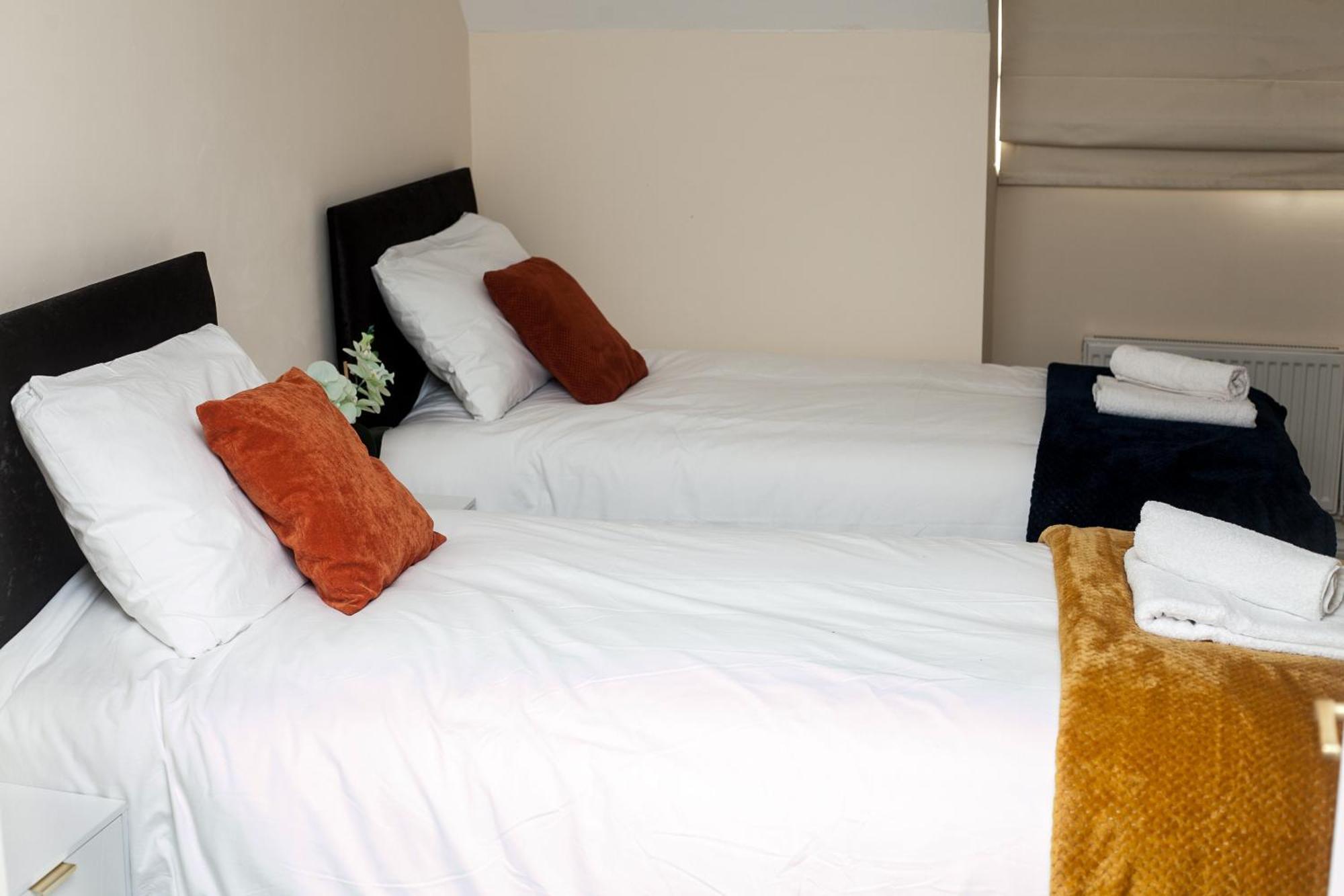 Avril Warwickshire Home Stay Нанитон Экстерьер фото