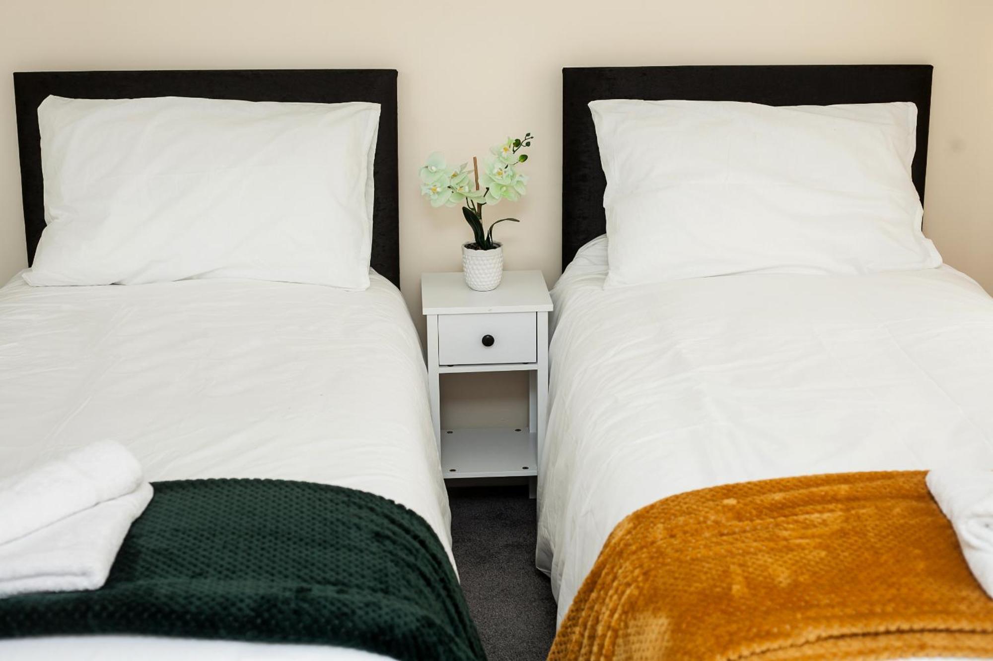 Avril Warwickshire Home Stay Нанитон Экстерьер фото