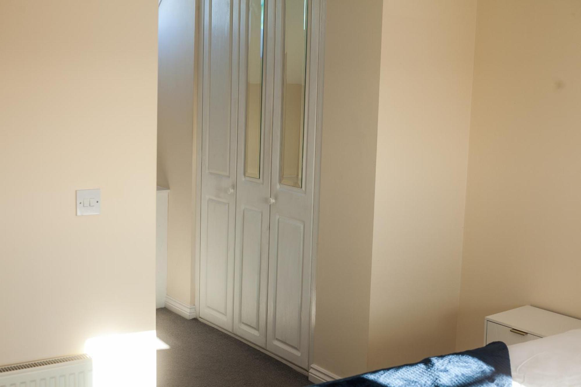 Avril Warwickshire Home Stay Нанитон Экстерьер фото
