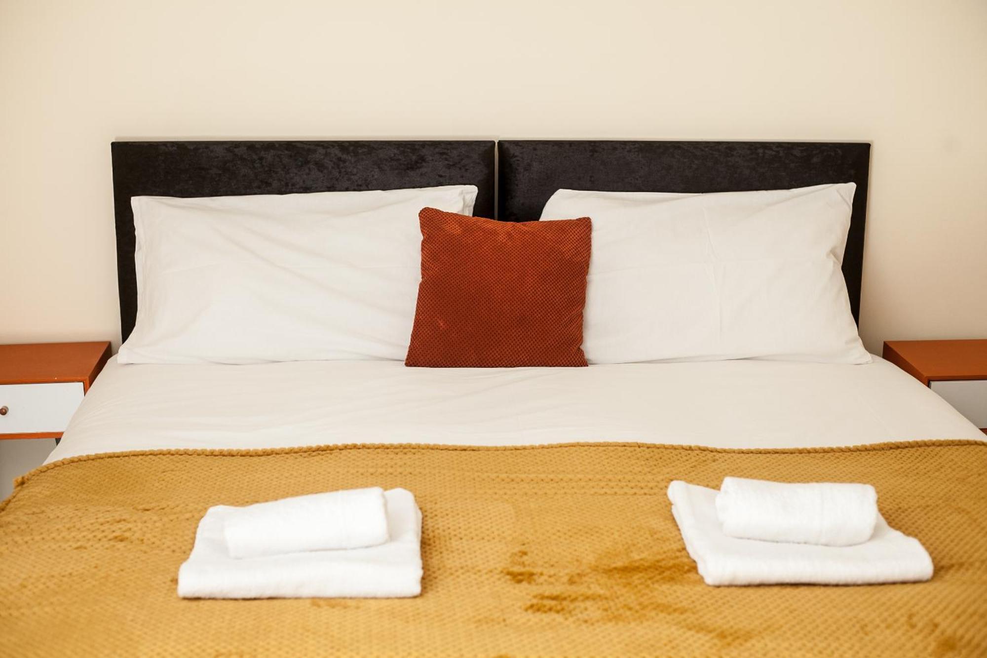 Avril Warwickshire Home Stay Нанитон Экстерьер фото