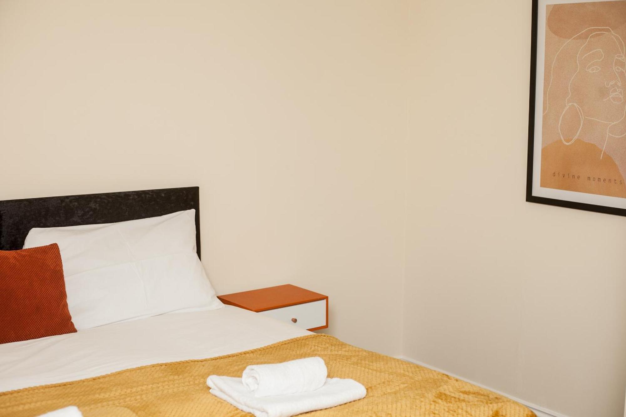 Avril Warwickshire Home Stay Нанитон Экстерьер фото