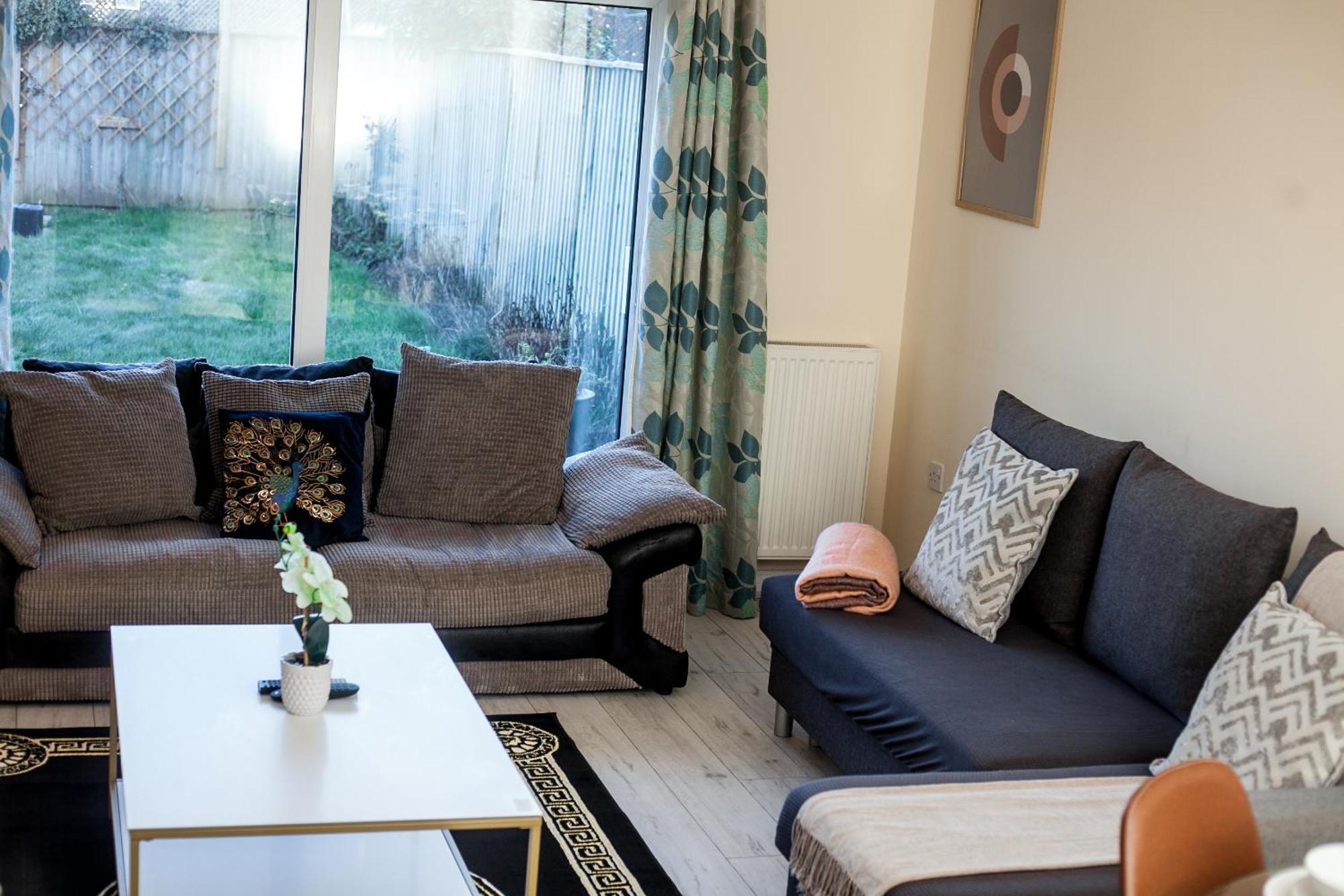 Avril Warwickshire Home Stay Нанитон Экстерьер фото