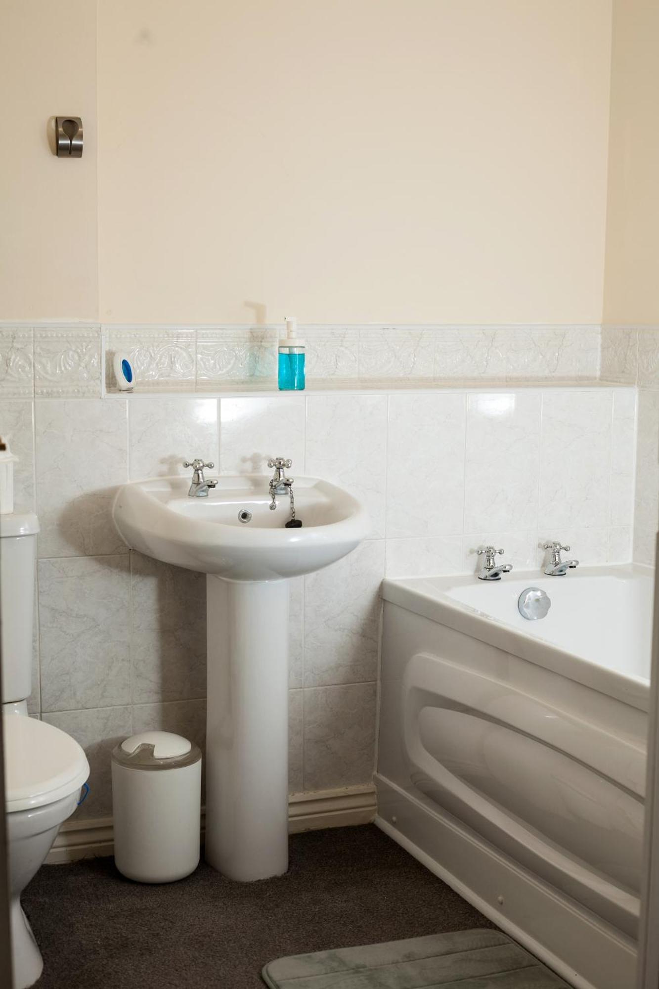 Avril Warwickshire Home Stay Нанитон Экстерьер фото